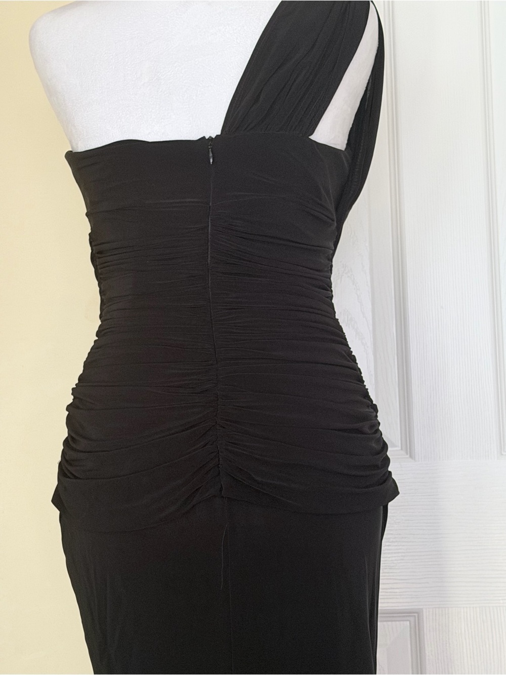 Marciano One-Shoulder Black Ruched Drape Dress Back Zip Sexy Fitted Small NWT - Picture 10 of 12